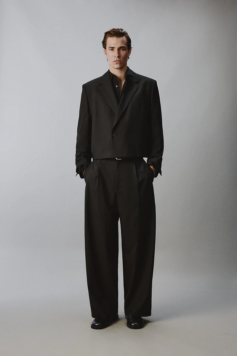 RELAXED FIT PLEATED SUIT PANTS