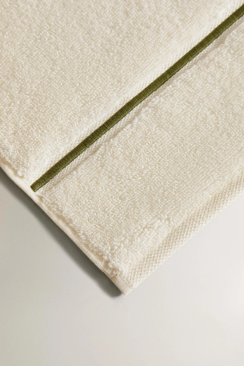 BATH TOWEL WITH EMBROIDERED SCALLOP