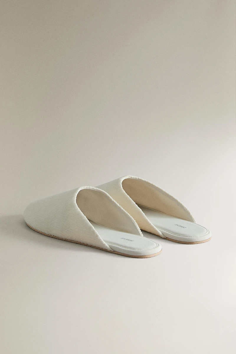 PLEATED MULES