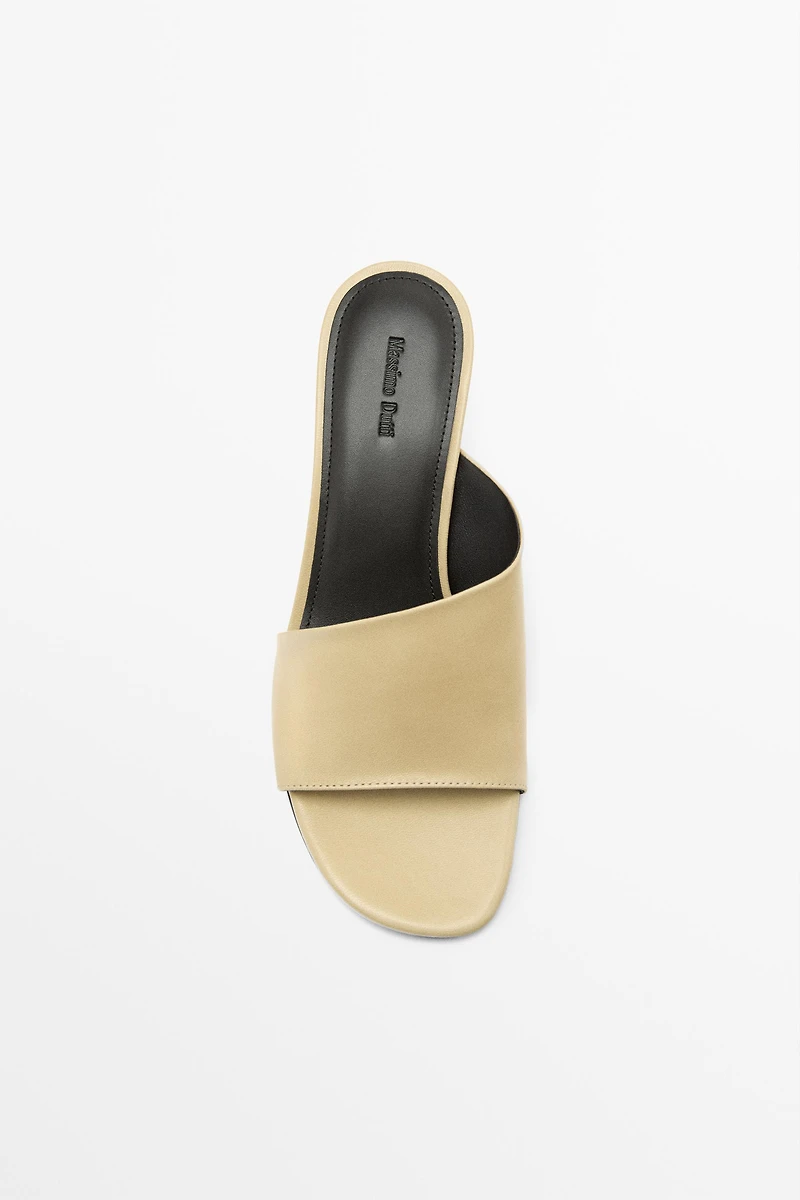 Sandale compensée en cuir souple