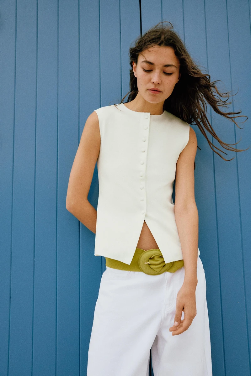 TOP GILET À BOUTONS