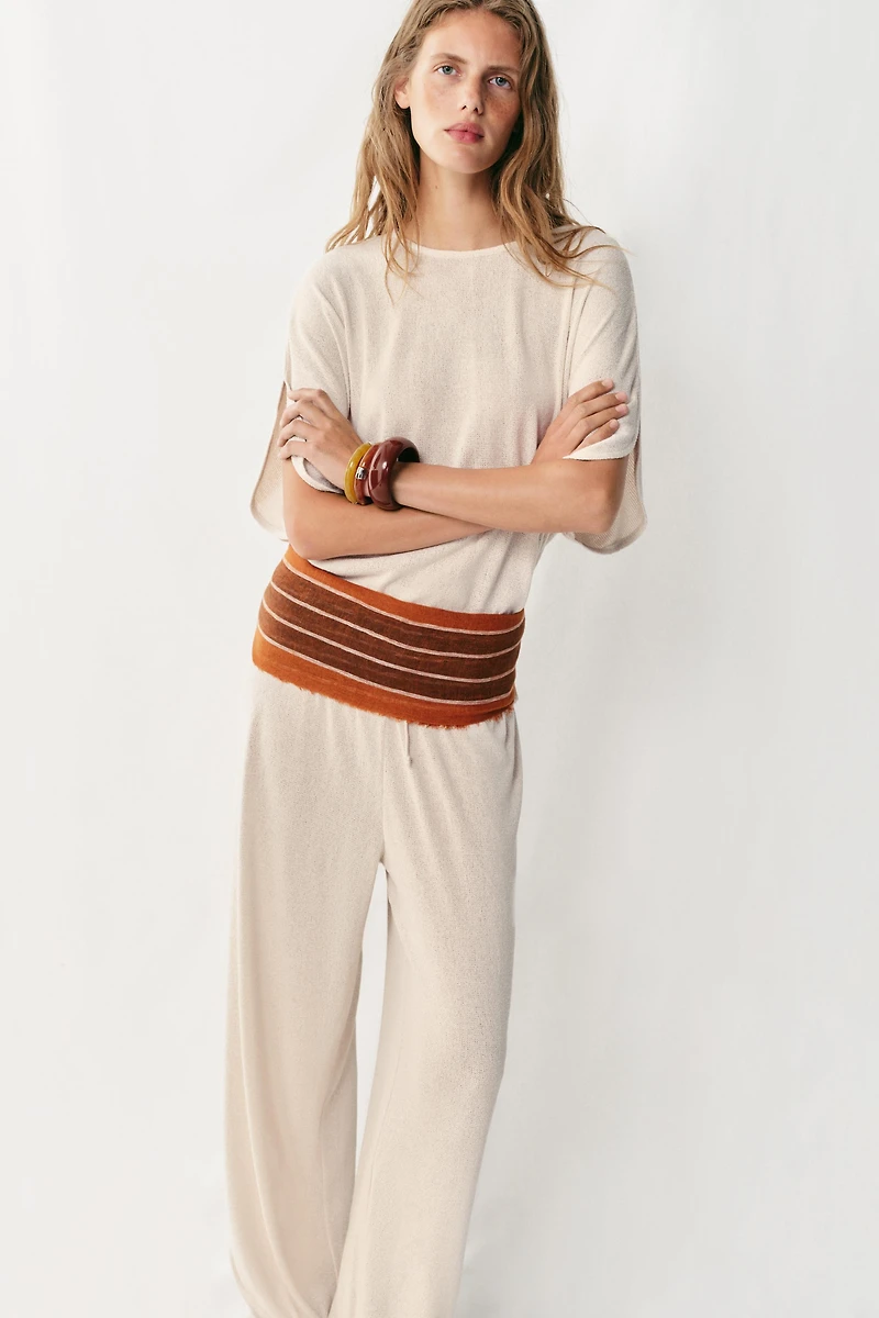 RUSTIC CAPE SLEEVE TOP