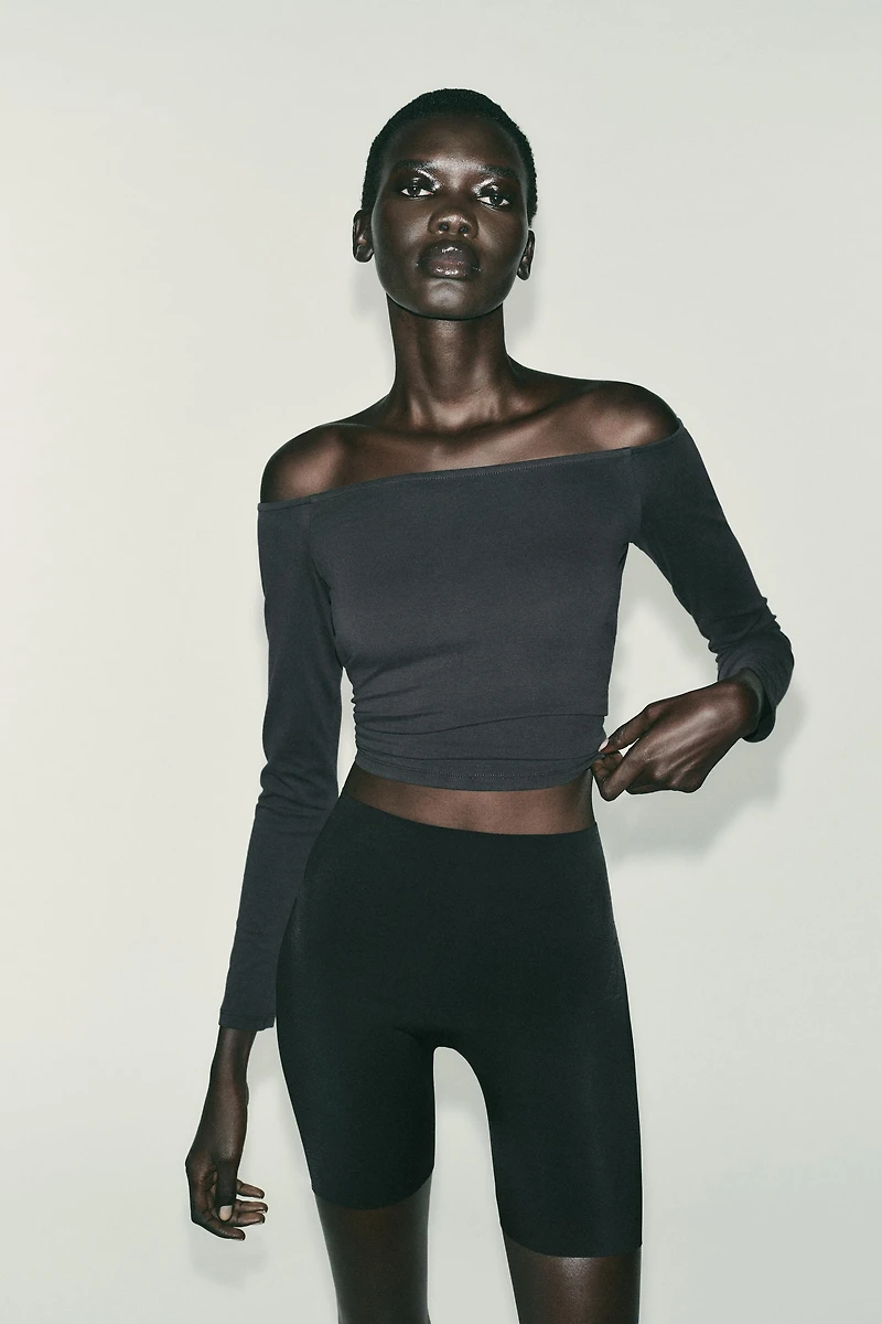 T-SHIRT ÉPAULES DÉNUDEES