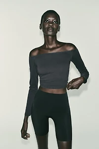 T-SHIRT ÉPAULES DÉNUDEES