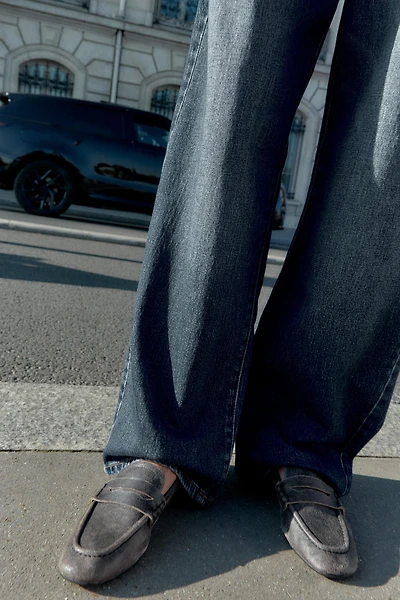DISTRESSED LEATHER LOAFERS