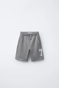 VARSITY LABEL JOGGER SHORTS