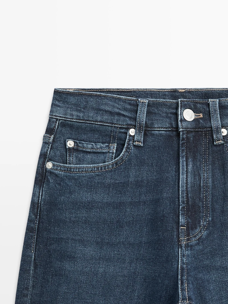 High-waist straight-leg comfort jeans