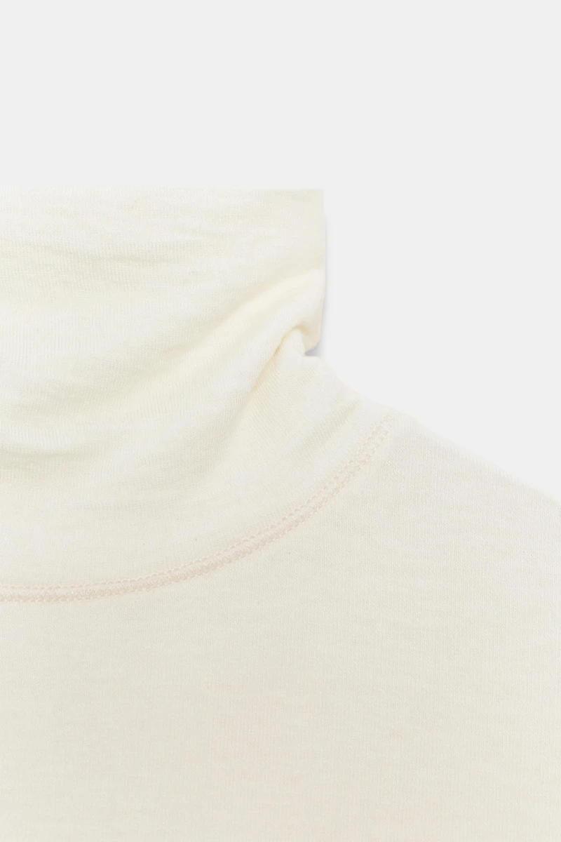 HAUT ASYMÉTRIQUE À COL ROULÉ