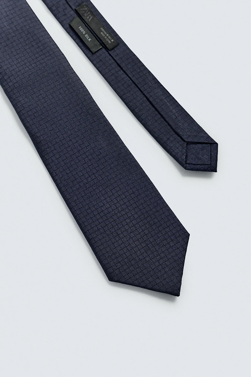 100% SILK TEXTURED TIE