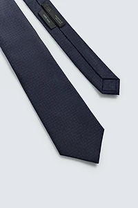 100% SILK TEXTURED TIE