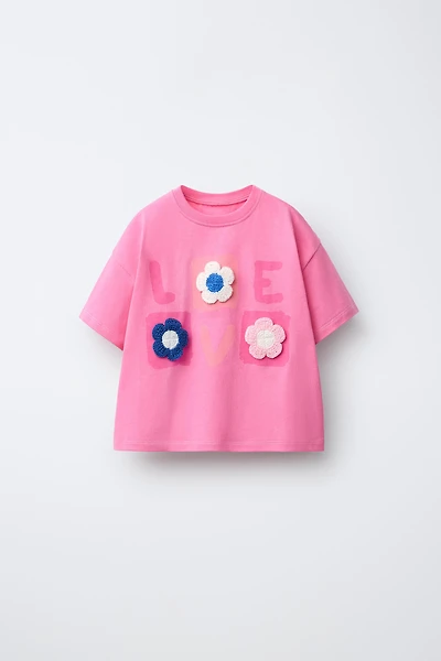 CROCHET FLOWER APPLIQUÉ T-SHIRT