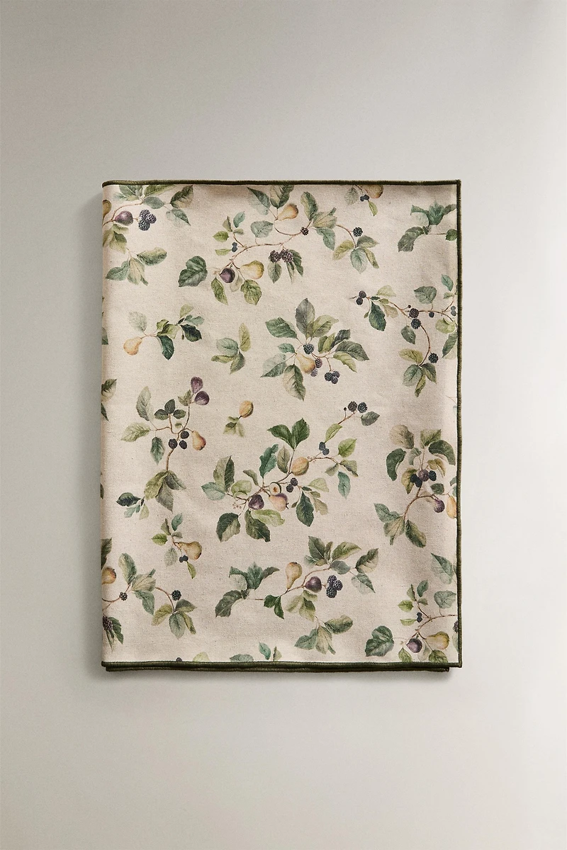 FRUIT PRINT TABLE RUNNER