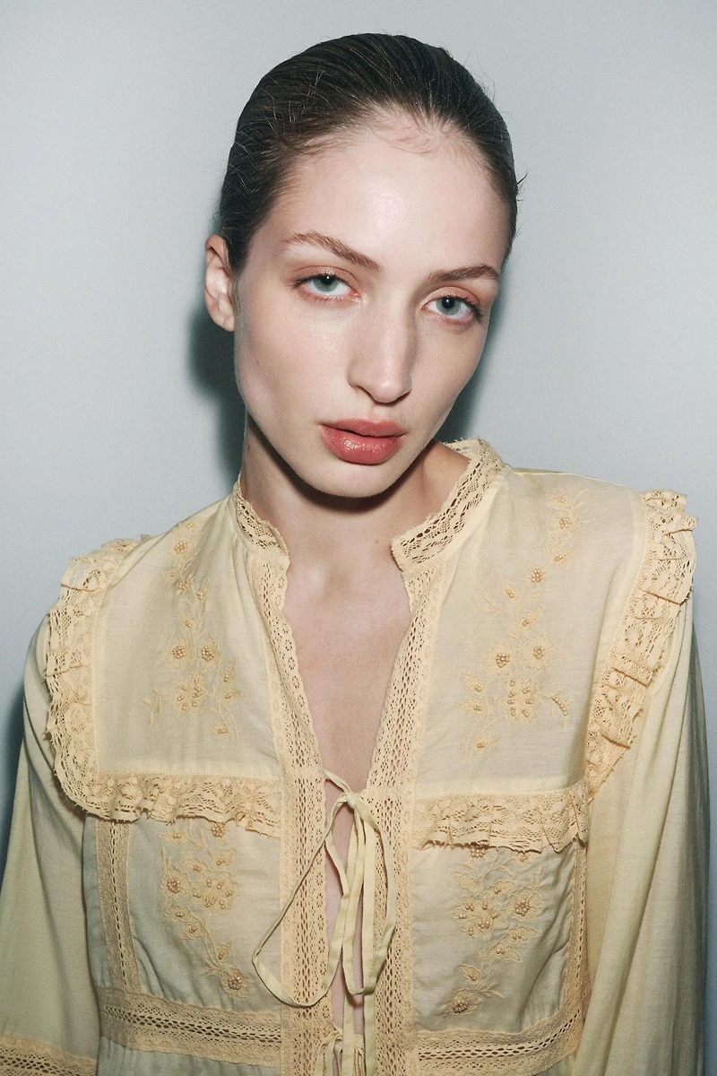 BLOUSE BRODÉE DENTELLE ÉDITION LIMITÉE