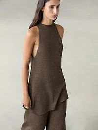 Total look asymmetric halter knit top