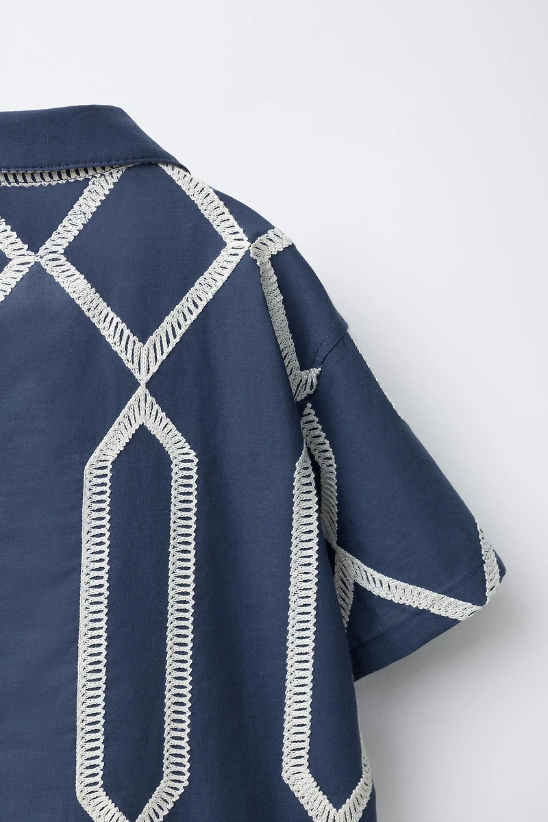 CONTRAST PRINT SHIRT