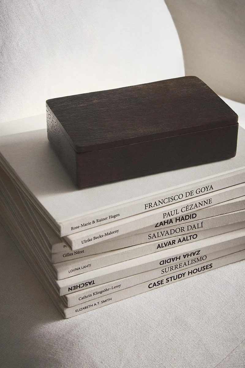 WOODEN BOX WITH A MAGNET