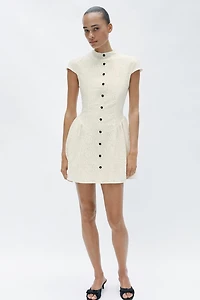 ROBE COURTE EN DENTELLE À BOUTONS CONTRASTE