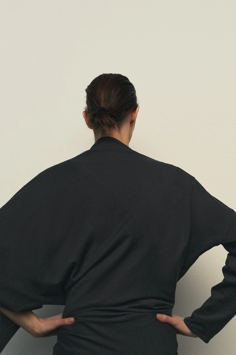 ROBE COURTE ASYMÉTRIQUE