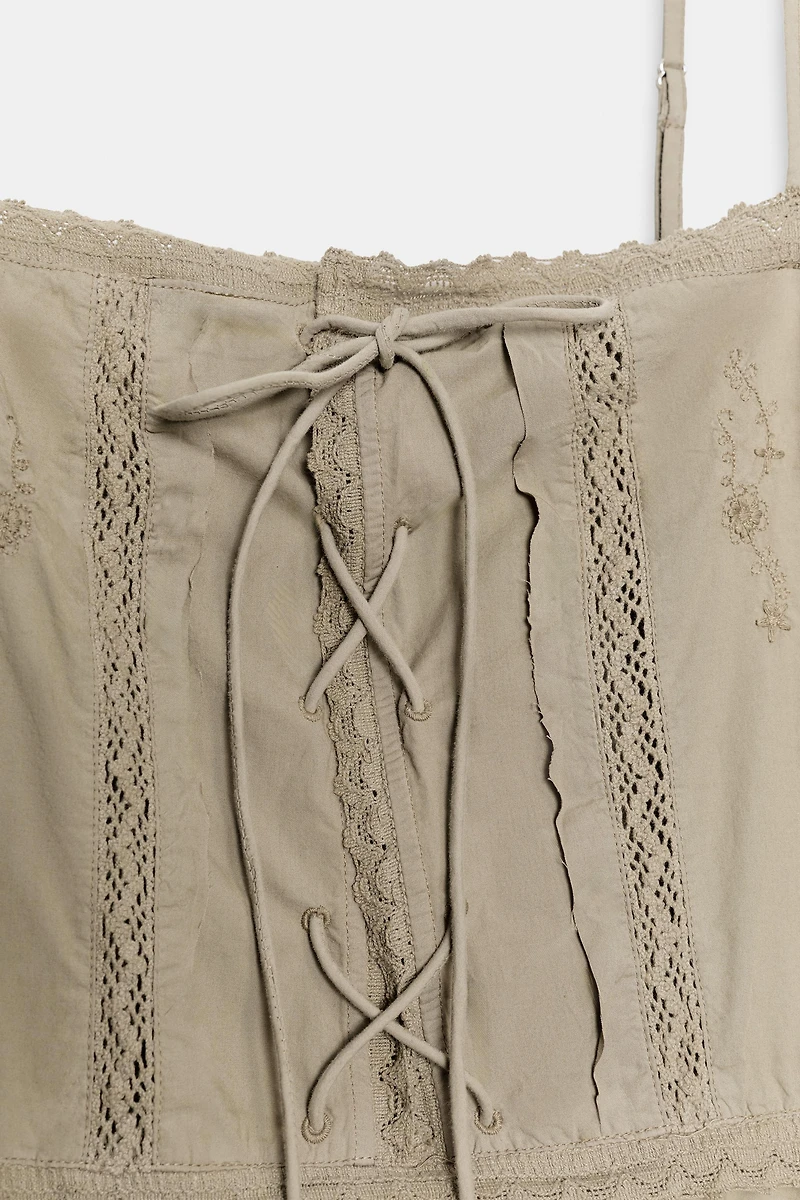 ROBE COURTE EN POPELINE BRODÉE