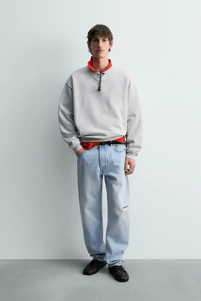 RIPPED STRAIGHT FIT JEANS