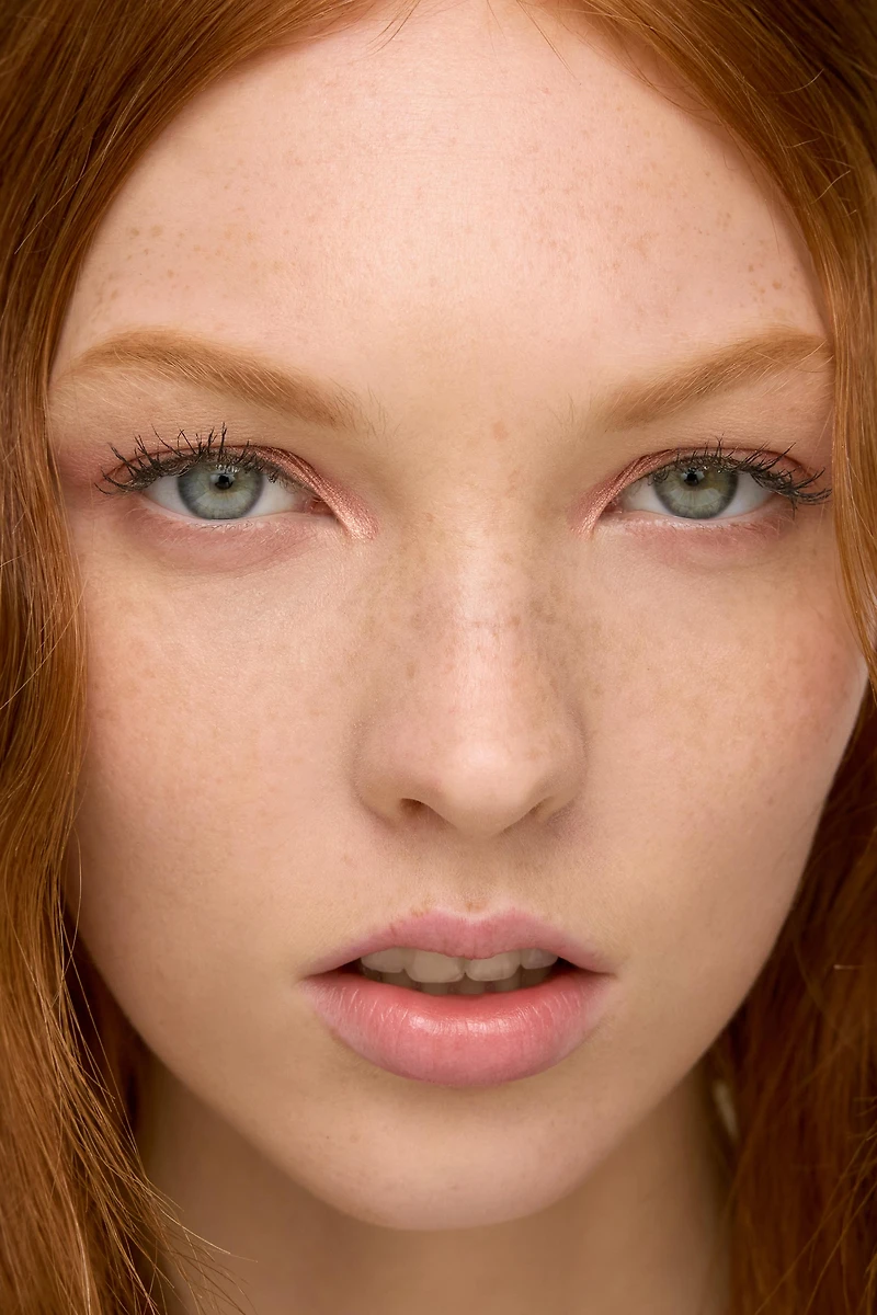 OMBRE À PAUPIÈRES EN STICK