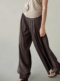 Pantalon large plissé à fentes latérales