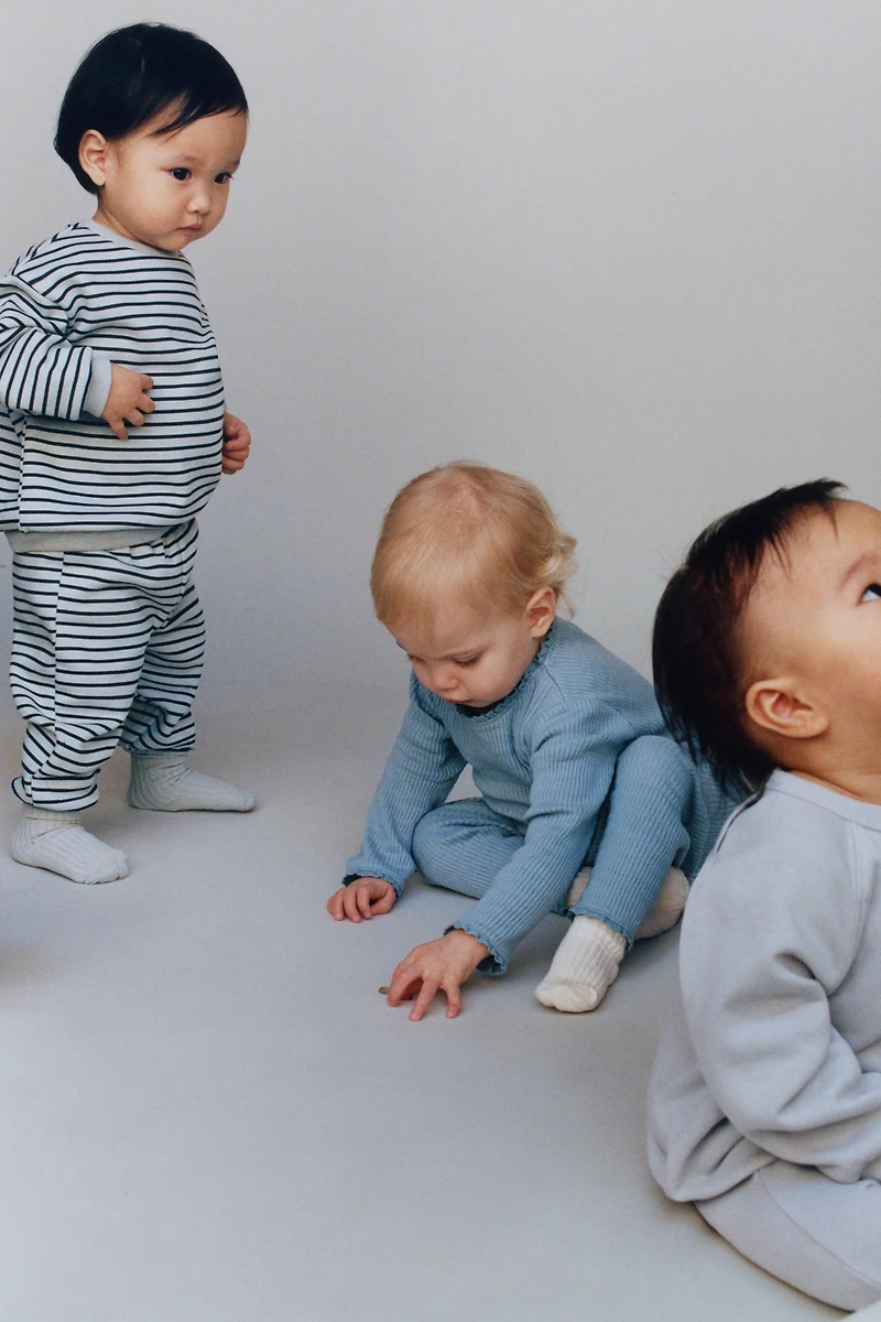 STRIPED SWEATSHIRT AND JOGGER PANTS SET