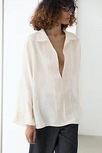 Flowing blouse with seam details