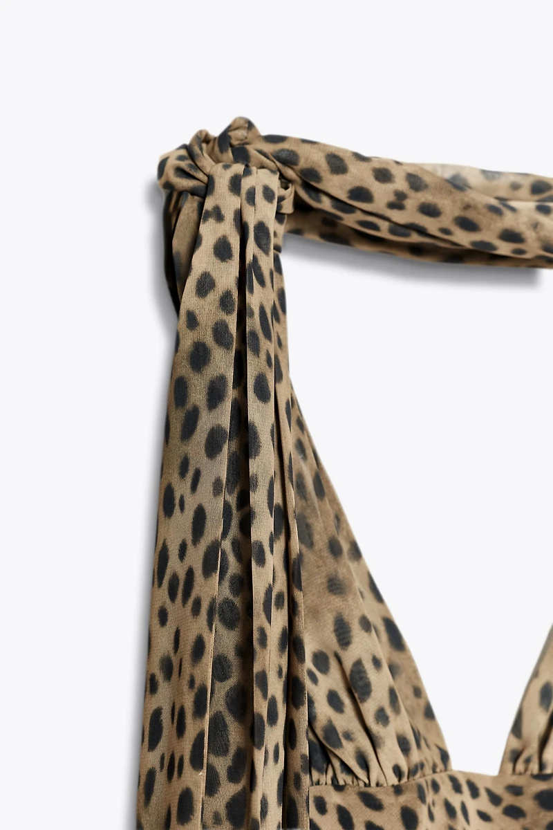 ROBE À IMPRIMÉ ANIMAL ET FOULARD