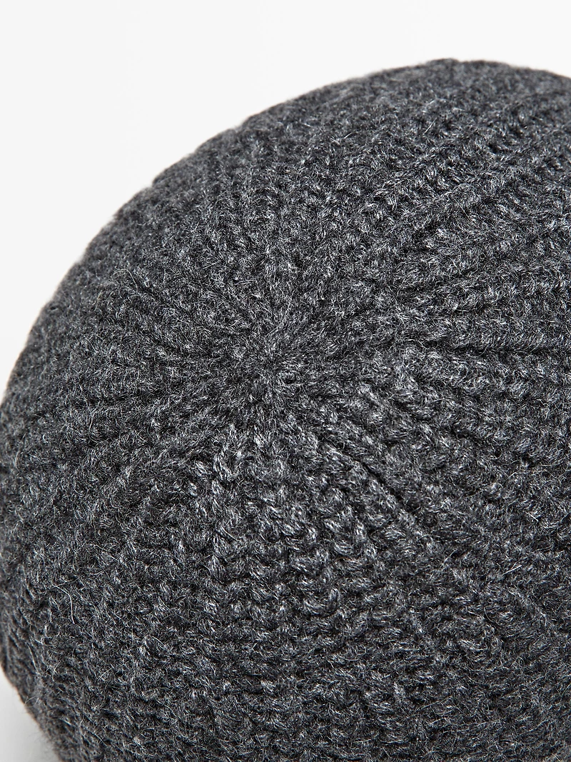 Ribbed 100% cashmere beanie