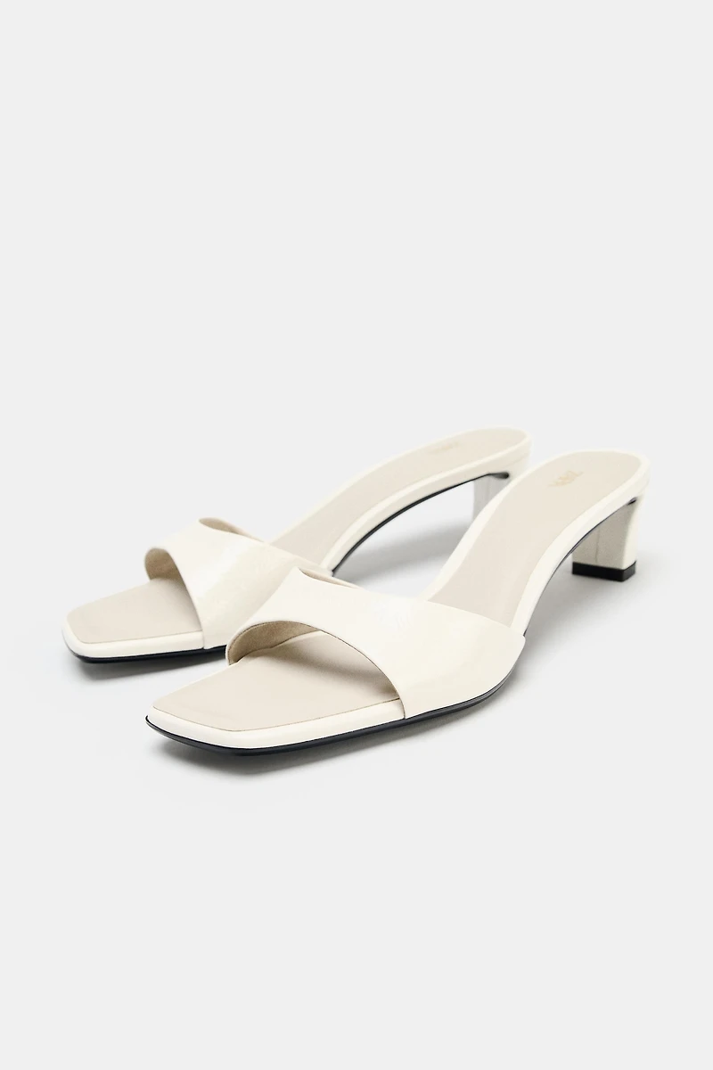 LOW HEELED LEATHER SANDALS