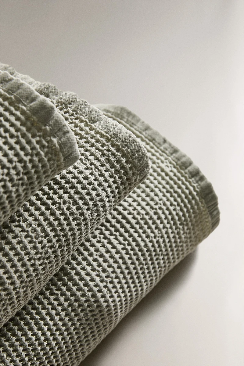 MINI WAFFLE-KNIT BATH TOWEL