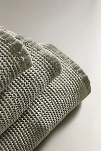 MINI WAFFLE-KNIT BATH TOWEL