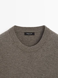 Crew neck knit sweater