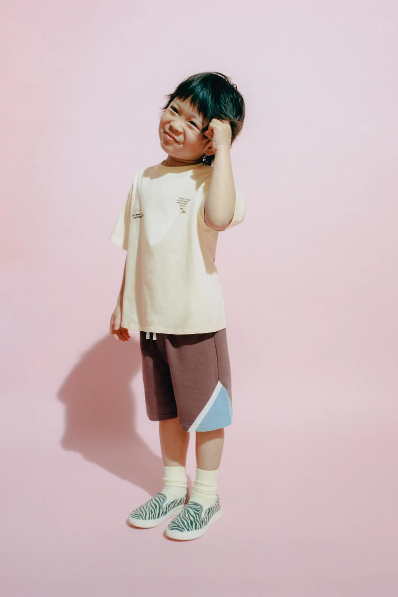SEAMED PLUSH SHORTS