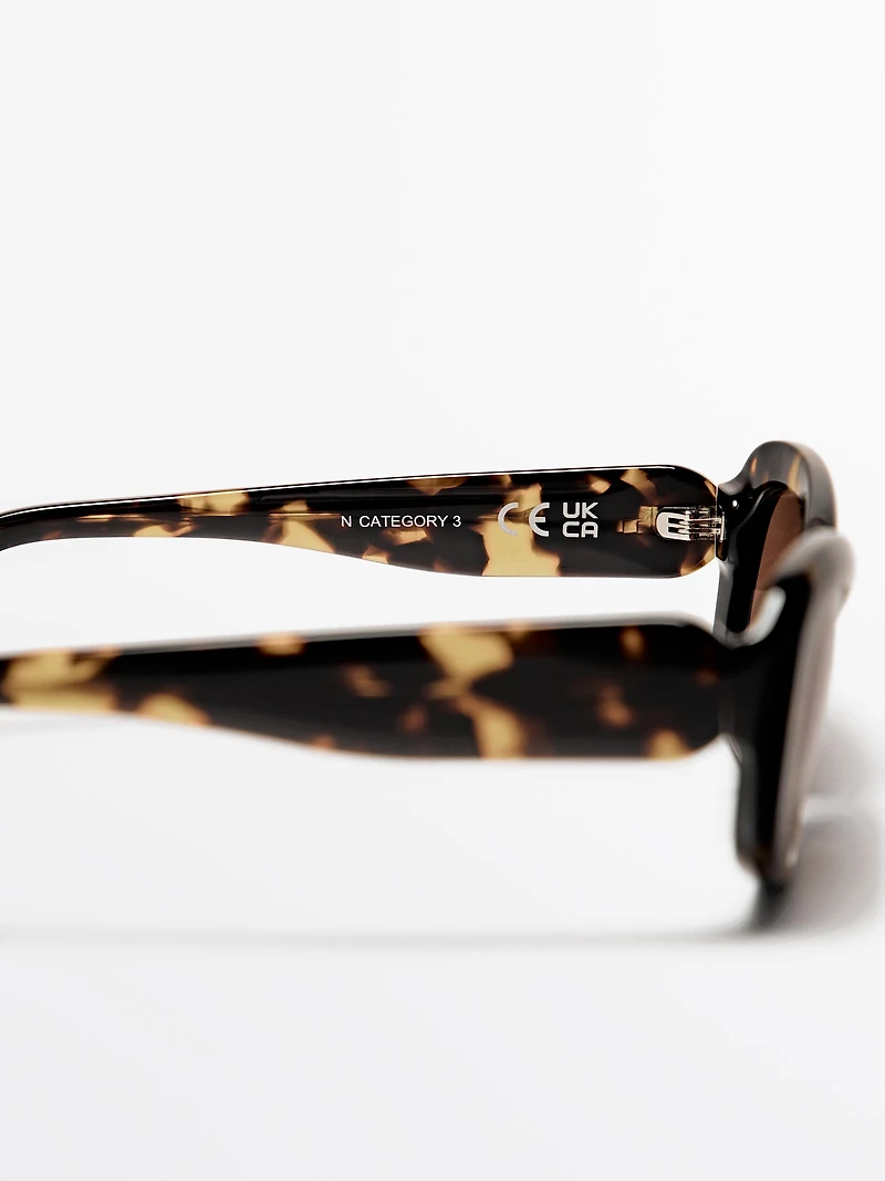Oval sunglasses