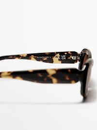 Oval sunglasses
