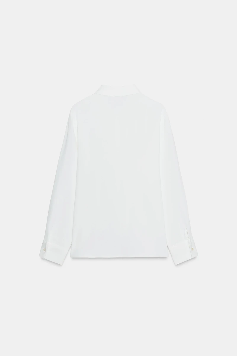 CHEMISE EN CRÊPE À VOLANT