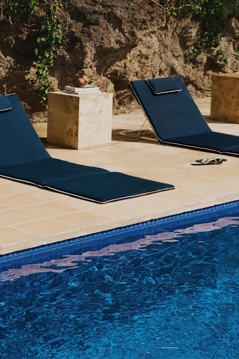 XXL FOLDABLE BEACH LOUNGER