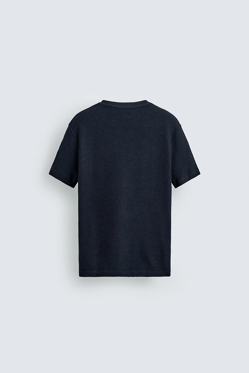 REGULAR FIT TEXTURED T-SHIRT