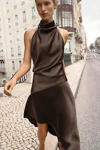 ROBE COURTE ASYMÉTRIQUE AVEC NŒUD