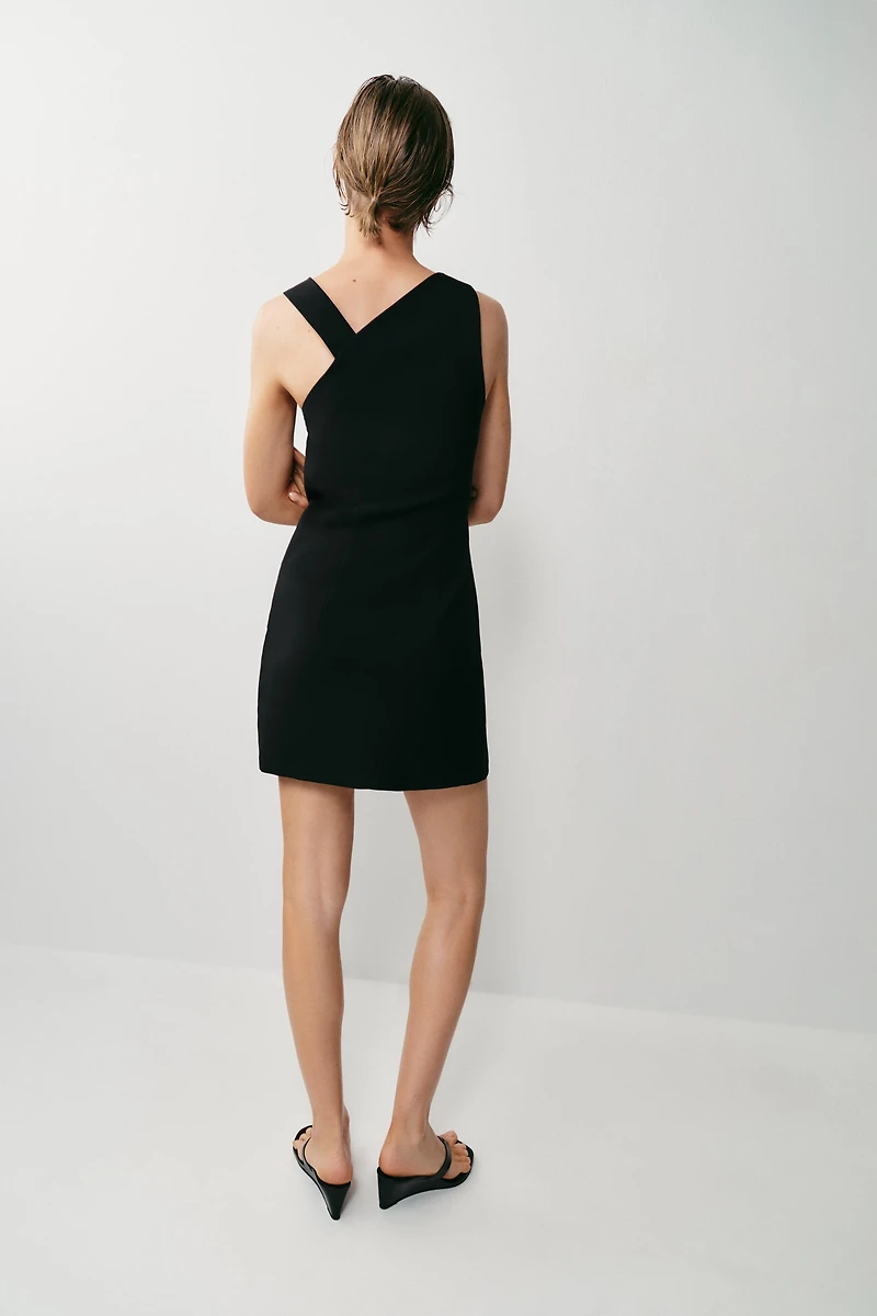 SHORT ASYMMETRIC BUCKLE DRESS