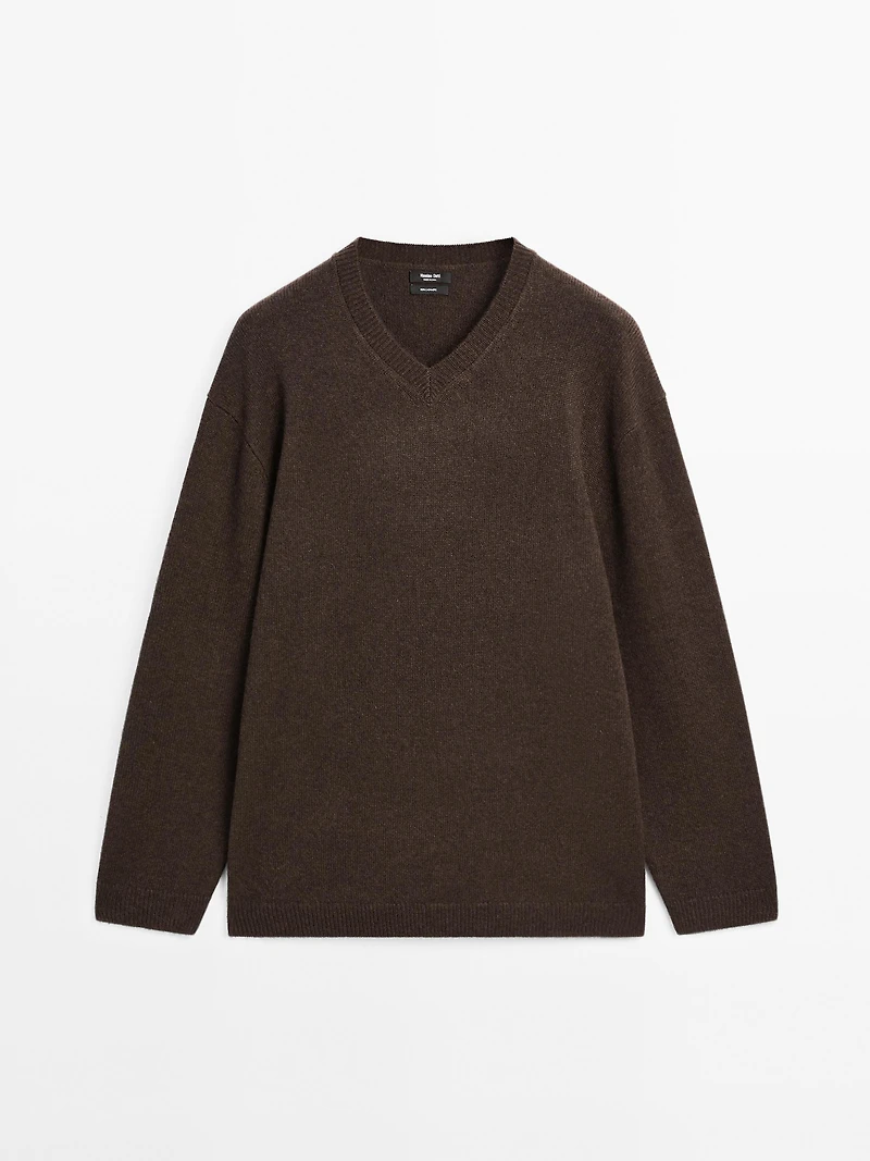 100% cashmere oversize V-neck sweater