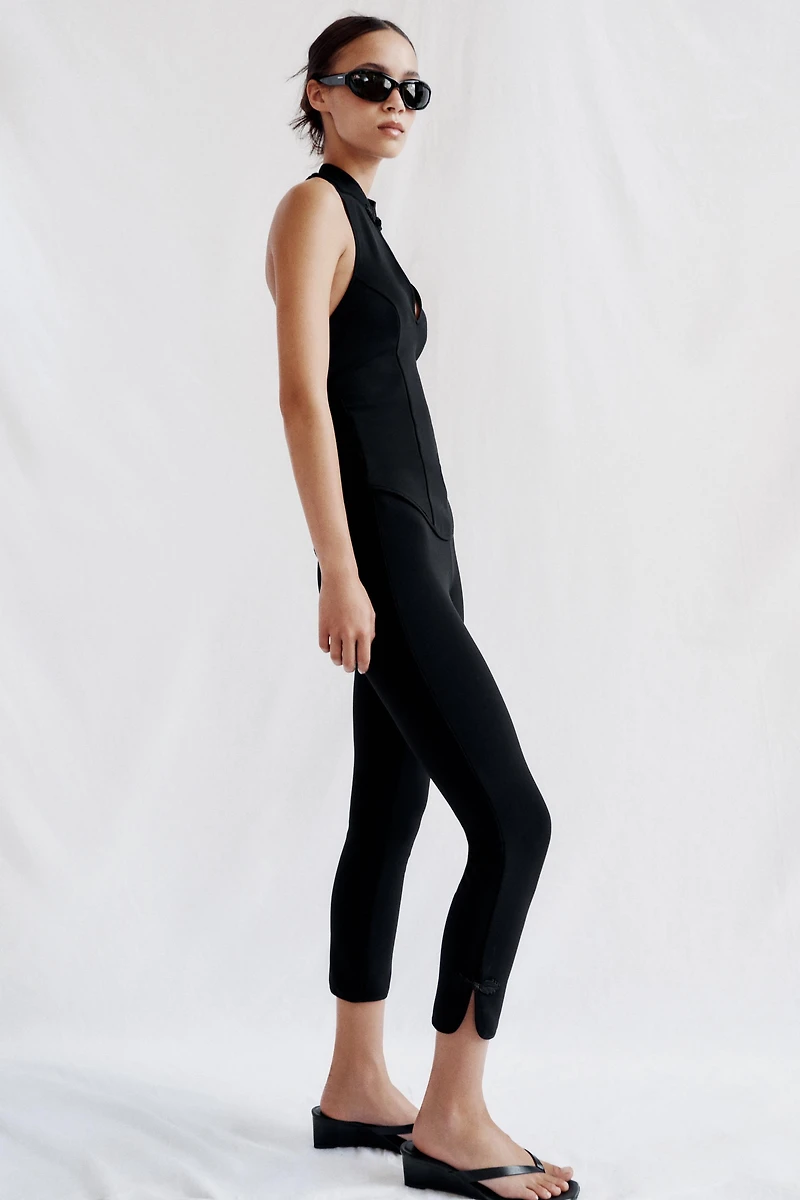 HALTER NECK FROG FASTENING TOP