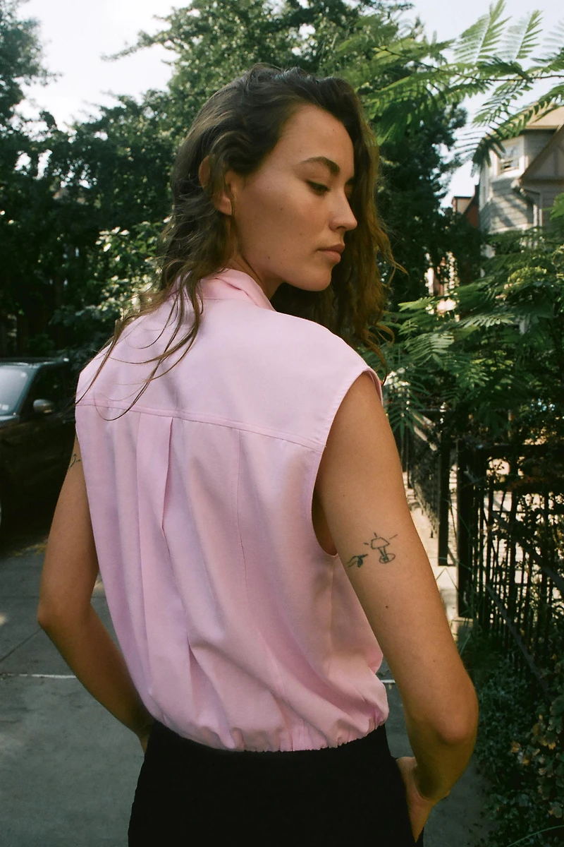 SLEEVELESS BOW BLOUSE