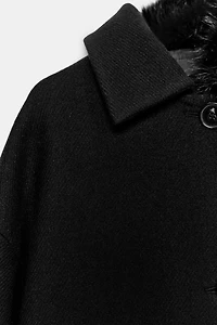 MANTEAU COURT AVEC LAINE ET REVERS EFFET FOURRURE