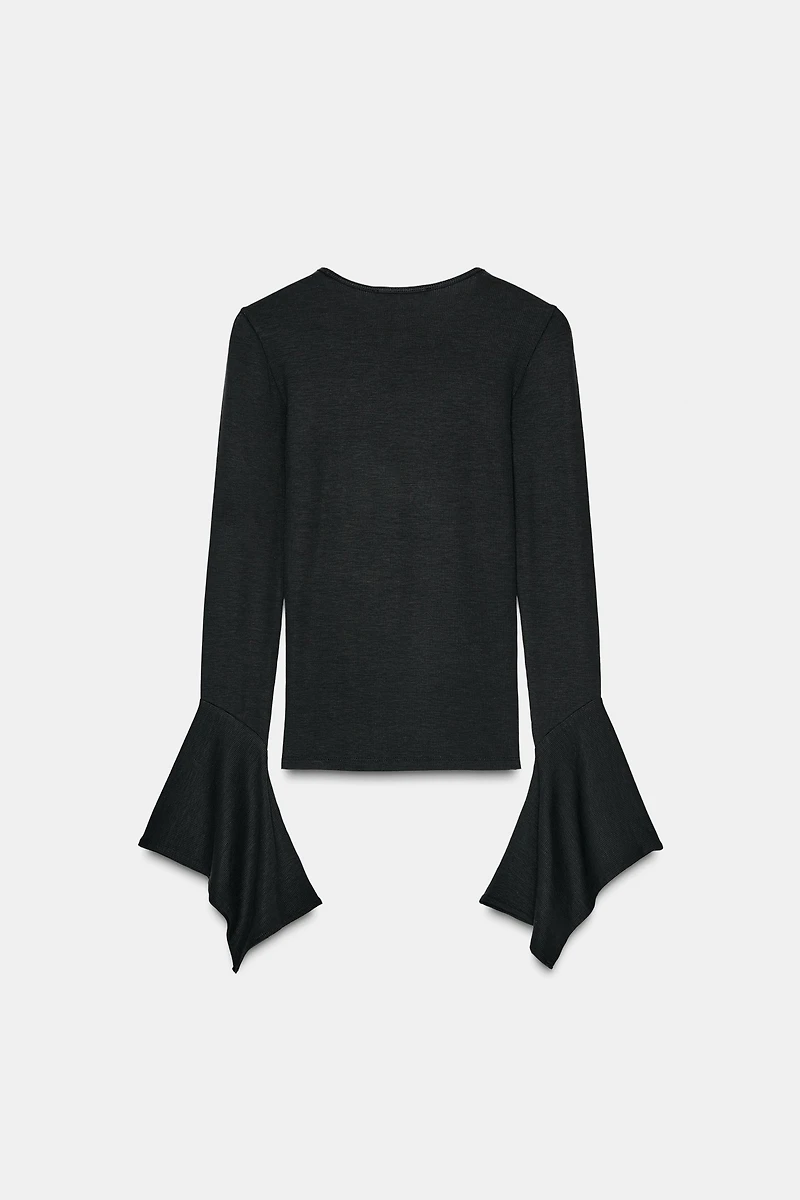 RUFFLED SLEEVE T-SHIRT
