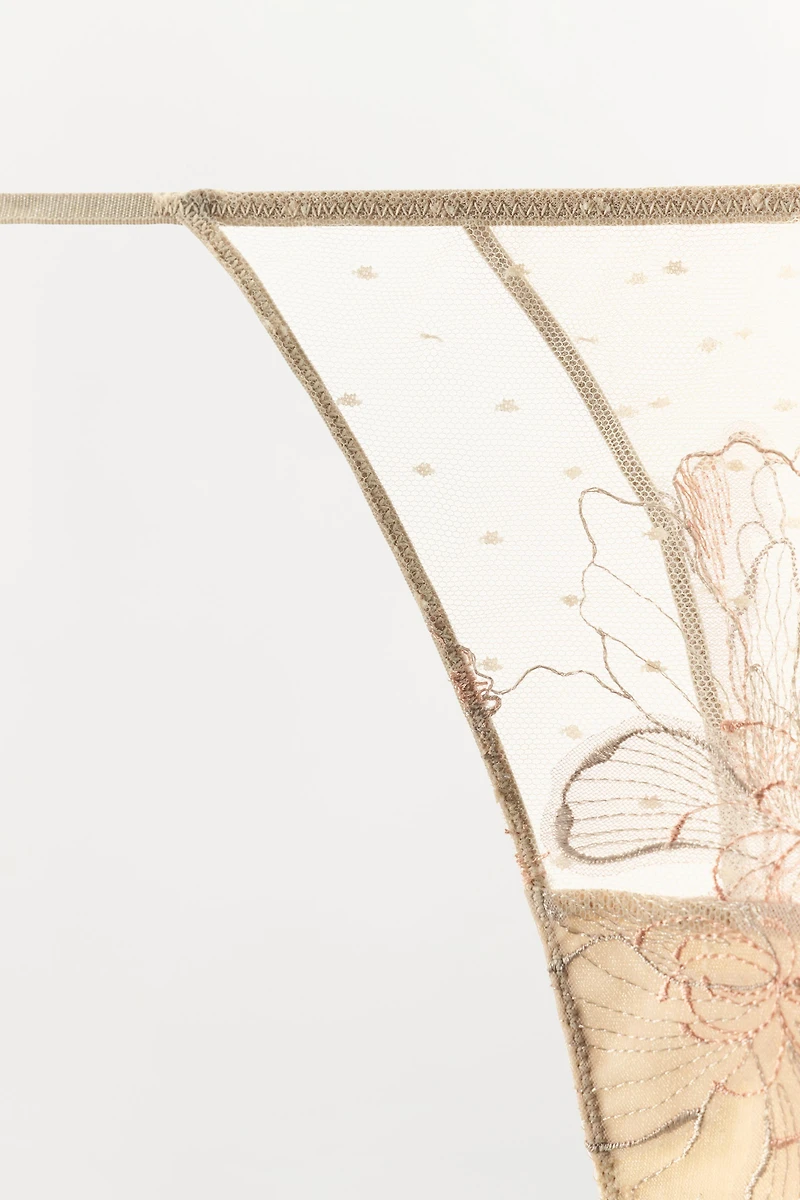 TANGA EN DENTELLE