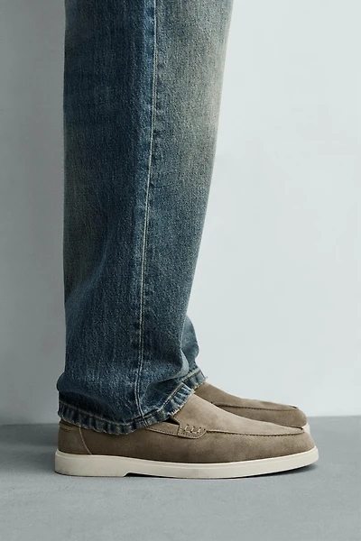 CASUAL LEATHER LOAFERS