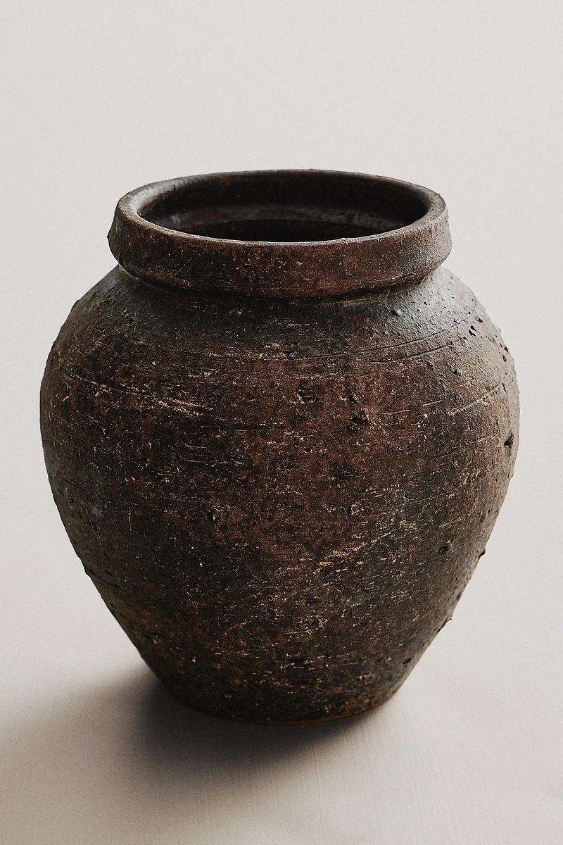TEXTURED CERAMIC VASE